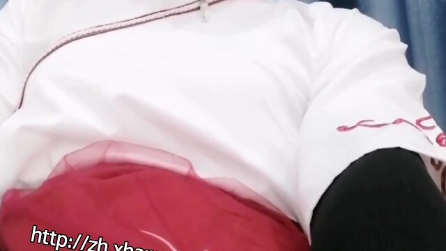 Miss lyn performs masturbation in han costume