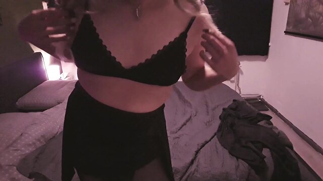 Xsannetjuhx stripping for boyfriend requesting larger breasts