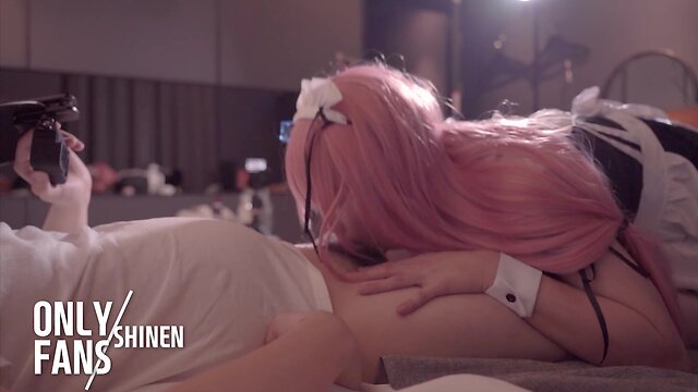 Valentines day cosplayer bocchi the rock covers their genitals in whipped cream, crossdresser ladyboy receives handjob