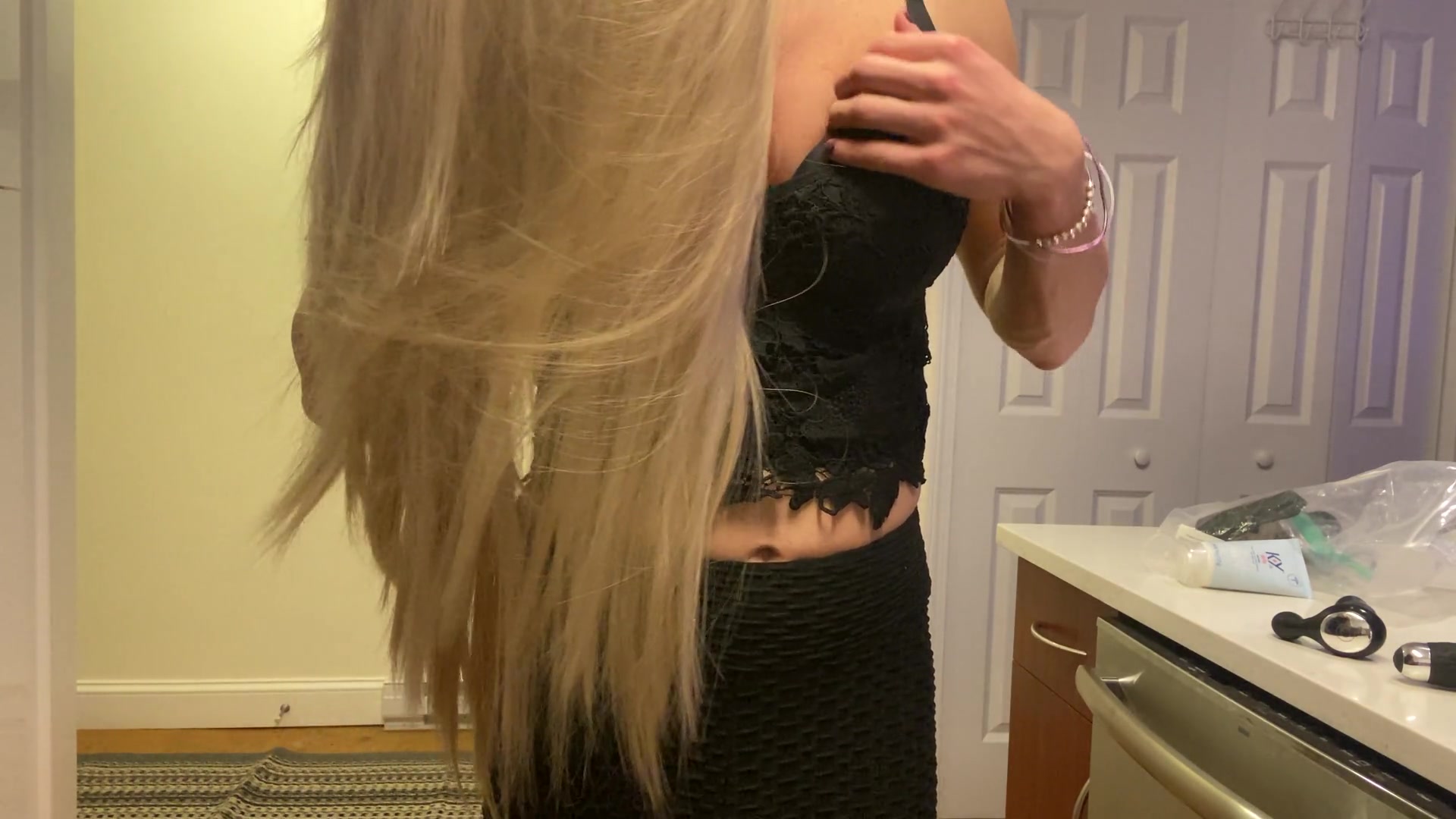 Crossdressing into a slutty blonde look