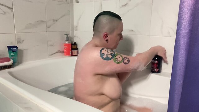 Keenos short bath face reveal voyeurism