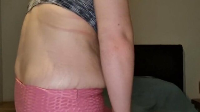 Stretching before a workout: warning - loud joint snaps!