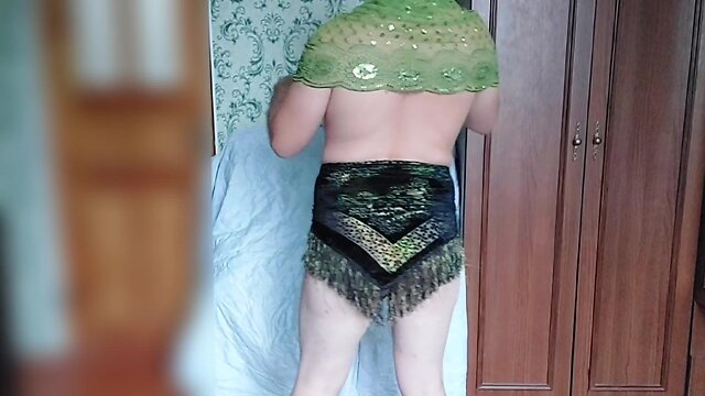 Solo striptease dance by shemale – white body, sexy show, kitty