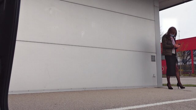 Nylon-legs sprayed and displayed outdoors