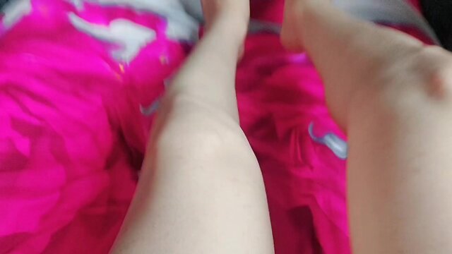 Double handless shemale ladyboy with cute white thighs cumshot