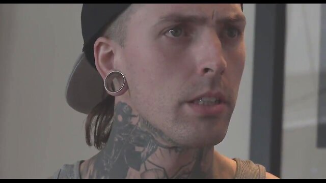 Foxxy shemale fucks guy in the rear