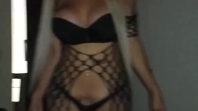 Yovanka alvarado chupando una polla de 24cm en tumbes