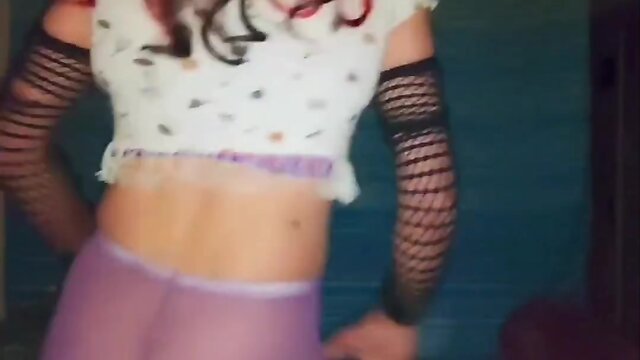 Dancing in my tights, shaking my ass to zzs music