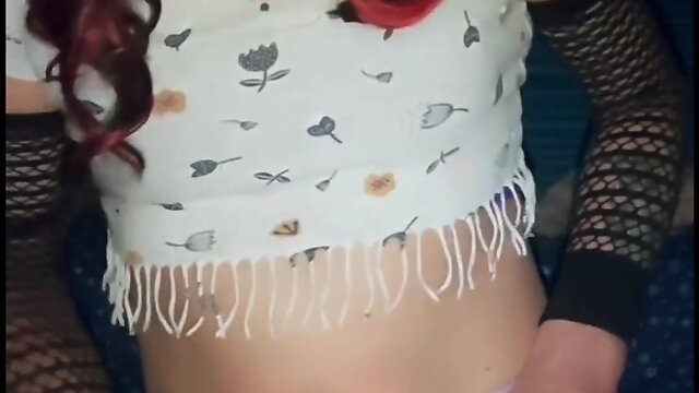 Dancing in my tights, shaking my ass to zzs music