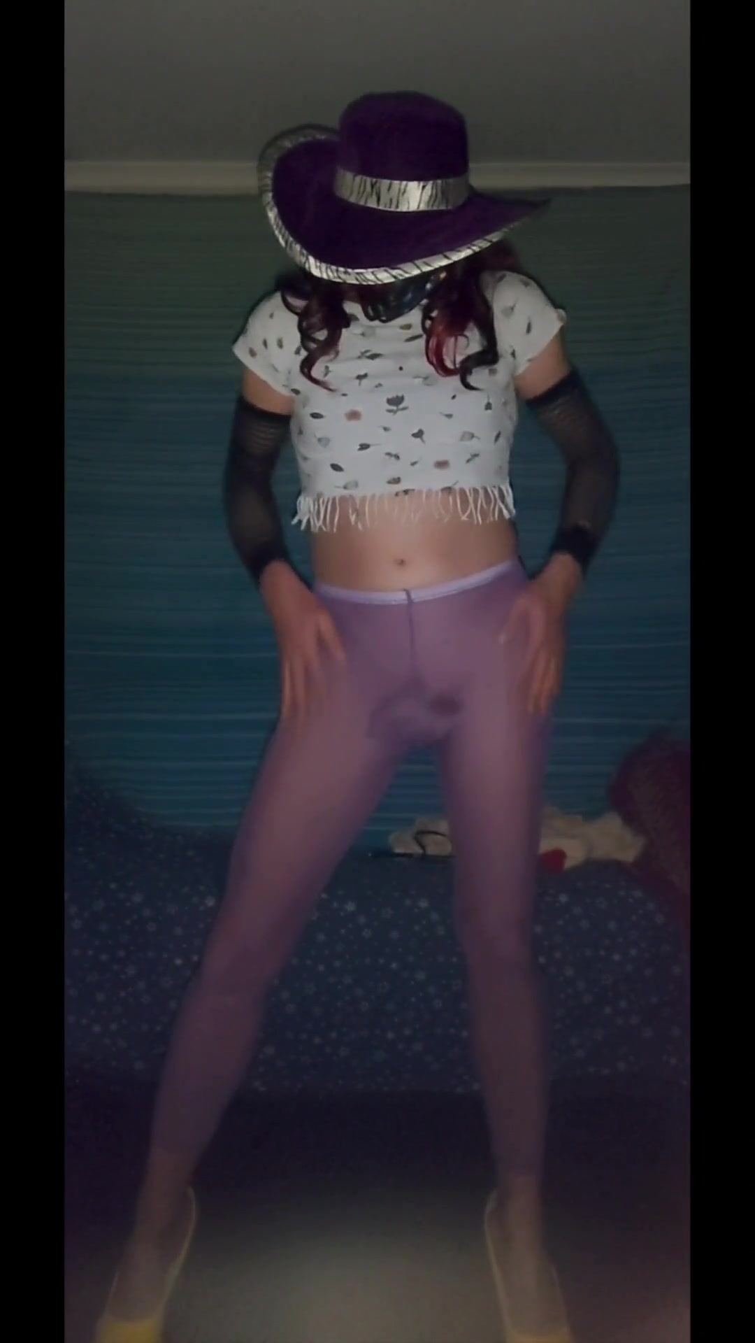 Dancing in my tights, shaking my ass to zzs music