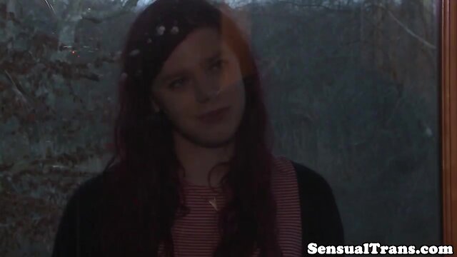 Redhead tgirl ejaculates in threesome during facesit