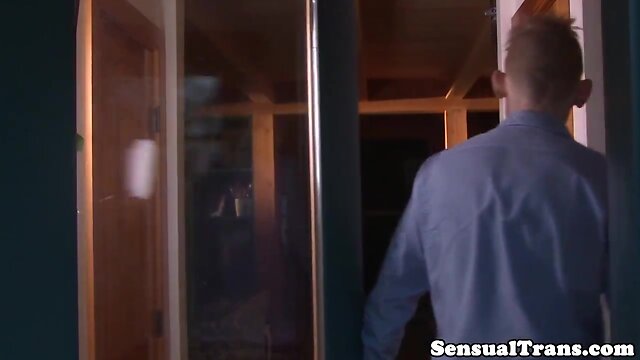 Redhead tgirl ejaculates in threesome during facesit