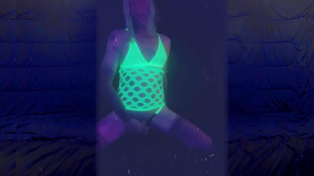 Nightclub beauty seeks intense experience