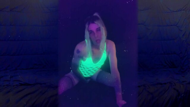 Nightclub beauty seeks intense experience