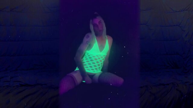 Nightclub beauty seeks intense experience