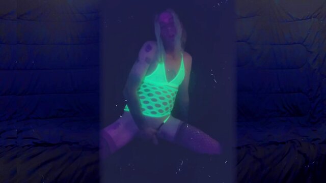 Nightclub beauty seeks intense experience