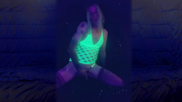 Nightclub beauty seeks intense experience