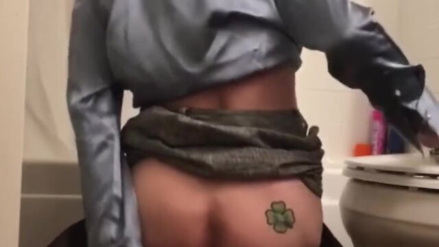 Cosplayer enjoys riding cock