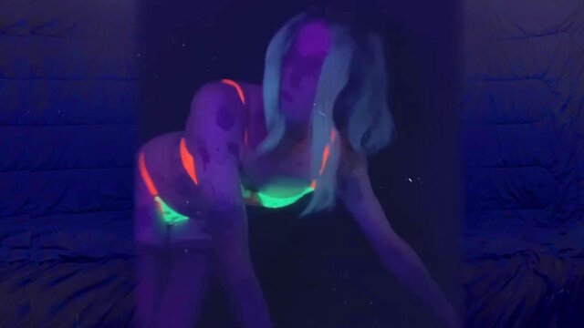 Tgirl in lingerie posing for hard cocks