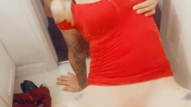 Mechanical dildo fucks chastity slut