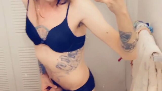 Bikini-clad teaser pleases cock