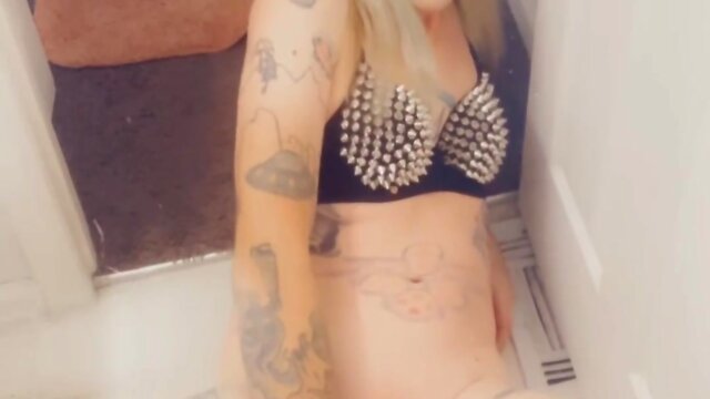 Chastity-clad woman opens up for fulfilling fucking