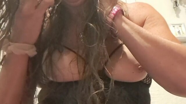 Jenna love plugs and strokes with shemale slut