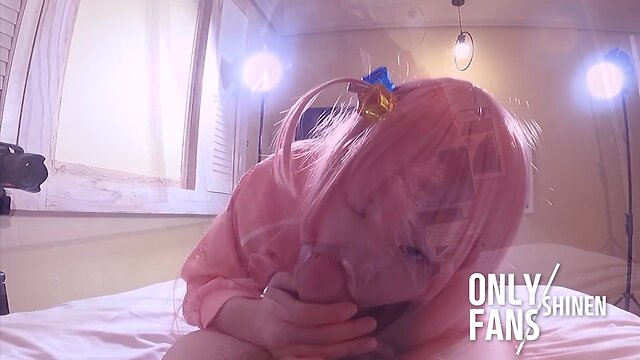 Japanese crossdresser femboy anime cosplay - handjob, footplay, bocchi the rock cosplayer