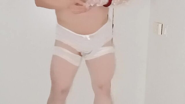 Valentines day cum show featuring a milf in lingerie