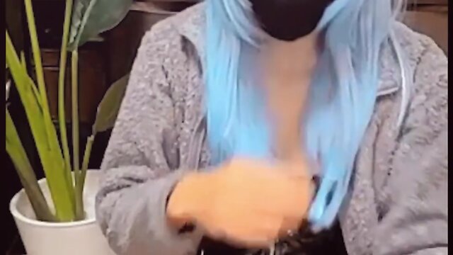 Transvestites chatting in solo video