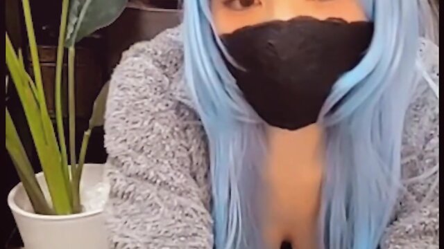 Transvestites chatting in solo video