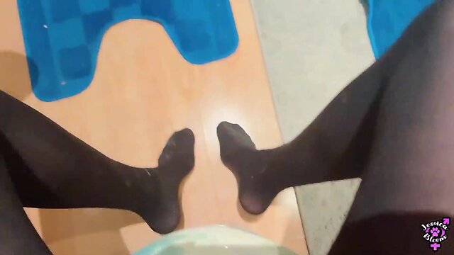 Selling jessica blooms pre-owned pantyhose