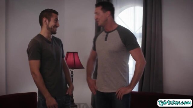 Daisy taylor jerks tranny dick while deepthroating big cock