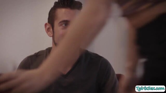 Daisy taylor jerks tranny dick while deepthroating big cock