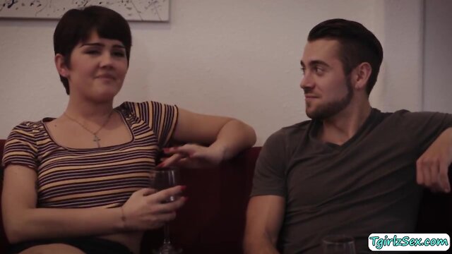 Daisy taylor jerks tranny dick while deepthroating big cock