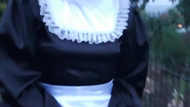 Exploring the seaside: part 1 of satin maids journey