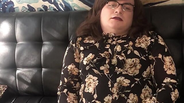 Sensual transgender babe teases in solo scene: torn tights