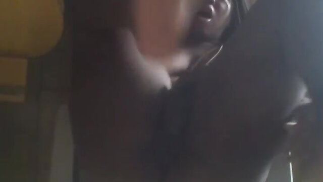 Experimentando um consolo de 22cm no ânus!