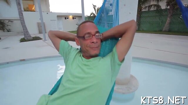 Insatiable shemale hungers for anal pounding