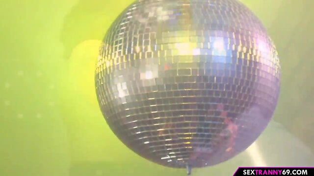 Having a blast with a mature woman at a party