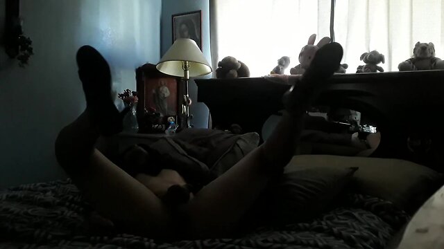 Short tease loop with isabele topaz: a captivating display