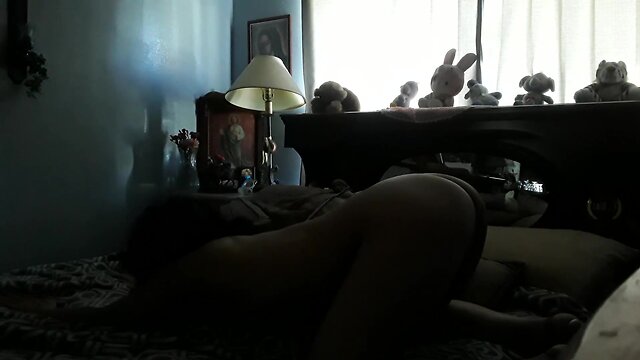 Short tease loop with isabele topaz: a captivating display