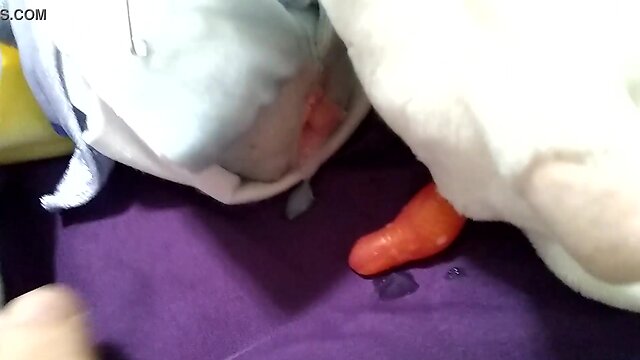 Plushie pleasure: squeaky mouse fills elsas silky hole with cream