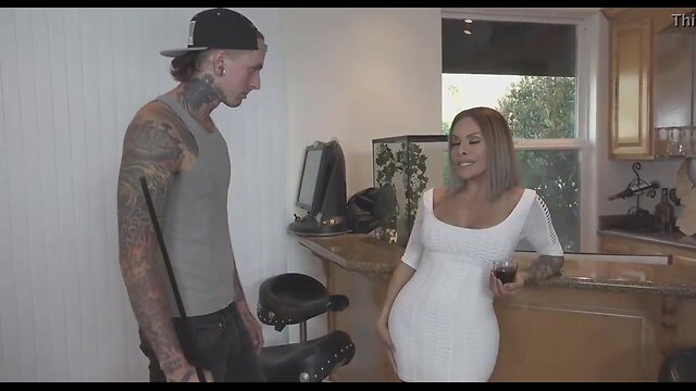 Ts foxxy dominates guy with her big cock