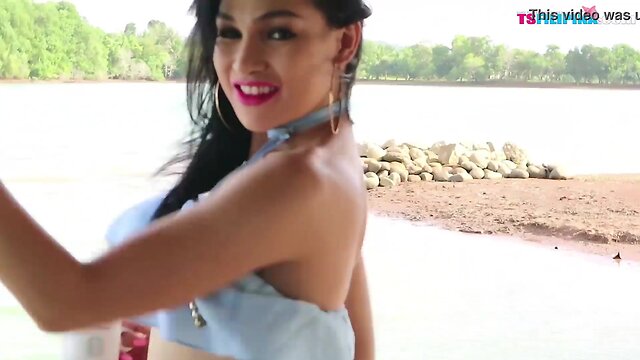 Seductive filipina shemale with busty figure and insatiable desire