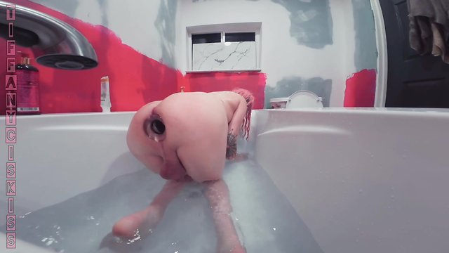 Xl glass butt plug on tiffany ciskiss: a perfect fit