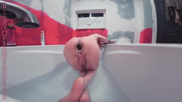 Xl glass butt plug on tiffany ciskiss: a perfect fit