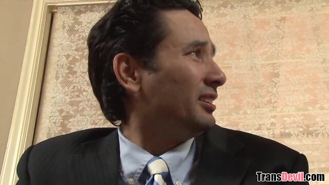 Comforting a sad child: babysitter amy dalys heartwarming gesture