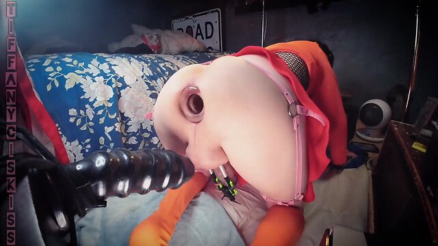 Kinky velma dinkly gets naughty with sissy ass on xxl ribbed dildo - tiffany ciskiss