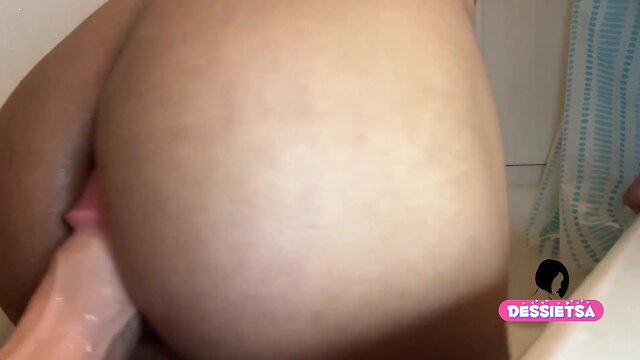 Expert transvestite enjoys anal sex in stunning fashion